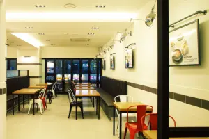 톨릭스 체어가 포인트인 모던 캐주얼 레스토랑